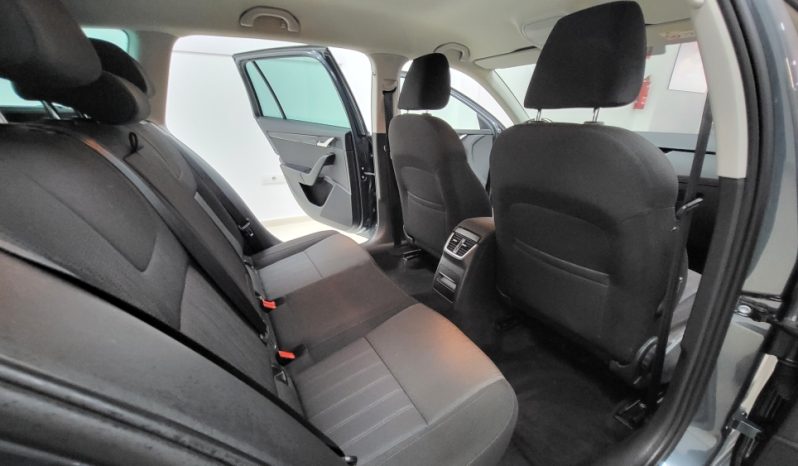 Skoda Octavia Combi 1,6 Tdi 115cv Style lleno