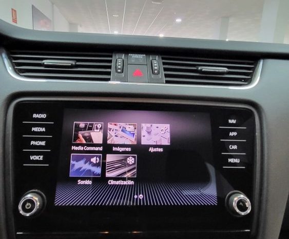 Skoda Octavia Combi 1,6 Tdi 115cv Style lleno